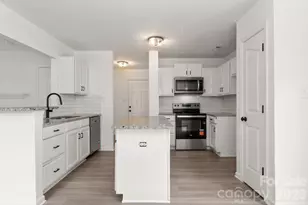 11125 Northwoods Forest Dr, Charlotte, NC 28214 - Photo 8