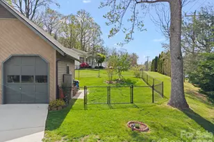 100 Forest Park Dr, Hendersonville, NC 28792 - Photo 30