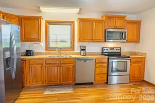 100 Forest Park Dr, Hendersonville, NC 28792 - Photo 8