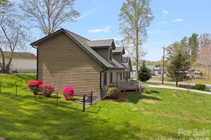 100 Forest Park Dr, Hendersonville, NC 28792 - Photo 32