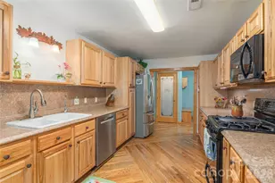1075 Moody Farm Rd, Maggie Valley, NC 28751 - Photo 8
