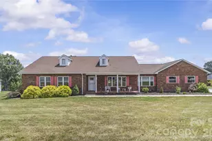 107 Twin Lakes Dr, Statesville, NC 28625 - Photo 2