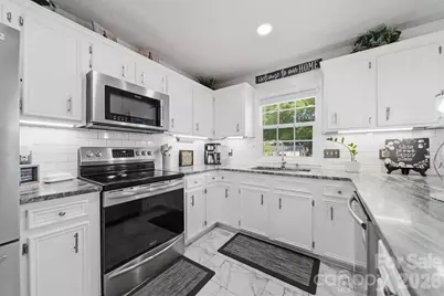 927 Victoria Avenue, Kannapolis, NC 28081 - Photo 2