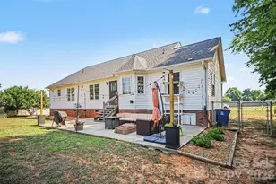137 Chambwood Ln, Shelby, NC 28152 - Photo 2