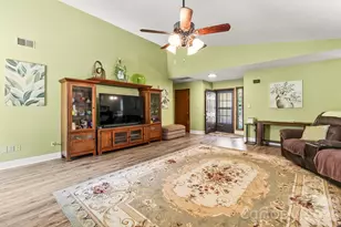 6325 Ellesmere Ct, Charlotte, NC 28227 - Photo 8