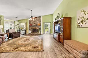 6325 Ellesmere Ct, Charlotte, NC 28227 - Photo 6