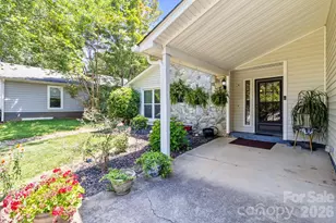 6325 Ellesmere Ct, Charlotte, NC 28227 - Photo 4