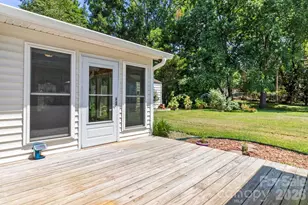 6325 Ellesmere Ct, Charlotte, NC 28227 - Photo 38