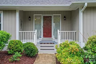 8225 Strawberry Ln, Charlotte, NC 28277 - Photo 4