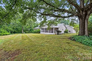 8225 Strawberry Ln, Charlotte, NC 28277 - Photo 34