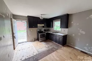 3806 Vanderburg Dr S, Concord, NC 28025 - Photo 2