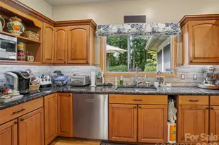 300 Pinnacle Peak Ln, Flat Rock, NC 28731 - Photo 14