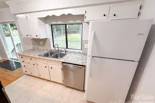 2427 Brook Canyon Dr, Charlotte, NC 28212 - Photo 8