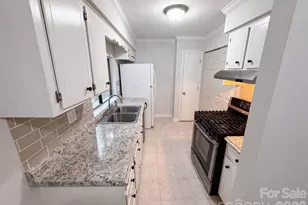 2427 Brook Canyon Dr, Charlotte, NC 28212 - Photo 2