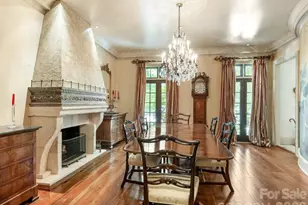 4523 Fox Brook Ln, Charlotte, NC 28211 - Photo 8
