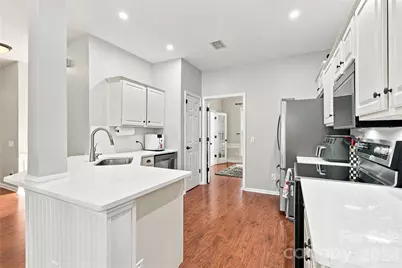 8600 Fieldcroft Drive, Charlotte, NC 28277 - Photo 10