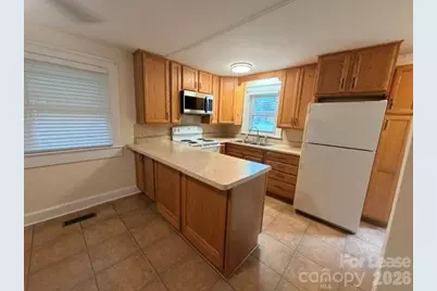 307 19th Avenue NE, Hickory, NC 28601 - Photo 4