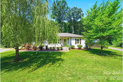 6409 Woodland Circle, Charlotte, NC 28216 - Photo 2