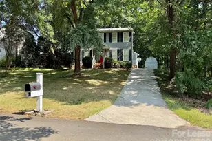 11809 Lansbury Ct, Charlotte, NC 28226 - Photo 2