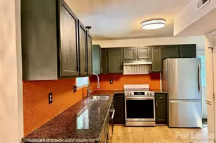 11809 Lansbury Ct, Charlotte, NC 28226 - Photo 6