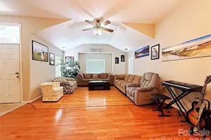 13636 Portpatrick Ln, Matthews, NC 28105 - Photo 6