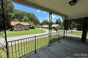 208 Bell St, Mount Holly, NC 28120 - Photo 4