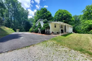 886 Hanging Rock Rd, Spruce Pine, NC 28777 - Photo 10