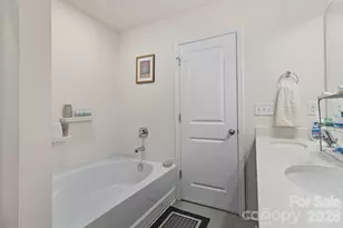 9836 Oak Barrel Ln, Charlotte, NC 28215 - Photo 22