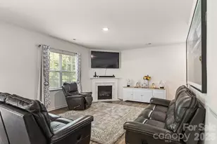 9836 Oak Barrel Ln, Charlotte, NC 28215 - Photo 14