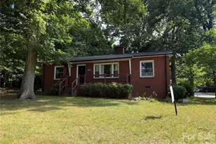 706 12th Ave NE, Hickory, NC 28601 - Photo 2