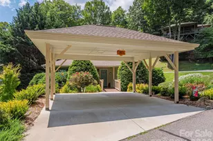 323 Hawks Crest Dr, Waynesville, NC 28786 - Photo 2