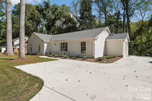 7107 Valley Haven Dr, Charlotte, NC 28211 - Photo 2