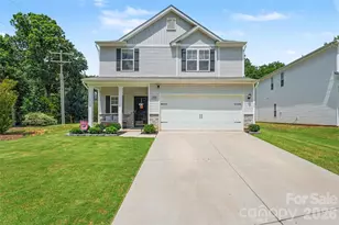 2007 Karen Woods Ln, Charlotte, NC 28216 - Photo 1