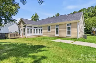 6136 Sunbridge Ct, Charlotte, NC 28269 - Photo 18