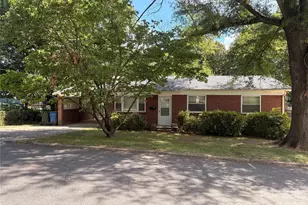 725 5th Ave SW, Hickory, NC 28602 - Photo 1