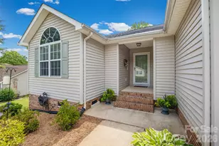 808 Chipmeadow Ln, York, SC 29745 - Photo 2