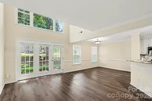 8618 Fox Chase Ln, Charlotte, NC 28269 - Photo 4