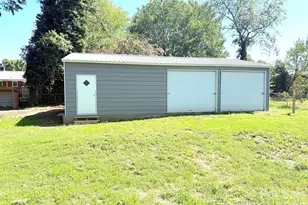 1317 Meadowbrook Cir, Salisbury, NC 28144 - Photo 2