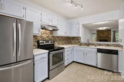 6404 Windsor Gate Lane, Charlotte, NC 28215 - Photo 4