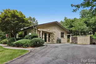 1 Bridle Path Ct, Hendersonville, NC 28791 - Photo 4