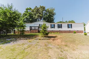 308 Forest Hollow Dr, Statesville, NC 28677 - Photo 2
