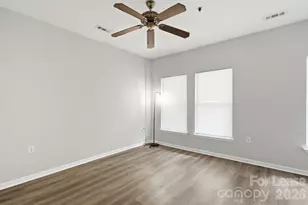 614 E 9th St, Charlotte, NC 28202 - Photo 32