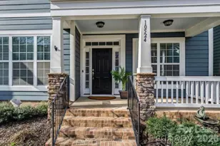 10524 Royal Winchester Dr, Charlotte, NC 28227 - Photo 2