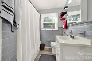 2311 Laurelwood Cir, Charlotte, NC 28214 - Photo 18