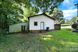 2311 Laurelwood Cir, Charlotte, NC 28214 - Photo 32