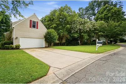 4802 Bridle Ridge Lane, Charlotte, NC 28269 - Photo 2