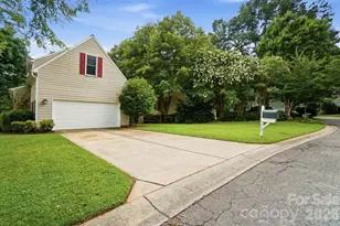 4802 Bridle Ridge Ln, Charlotte, NC 28269 - Photo 2
