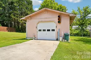 119 E Meadow Ln, Horse Shoe, NC 28742 - Photo 30