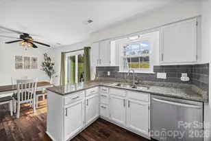 6104 Sunbridge Ct, Charlotte, NC 28269 - Photo 6