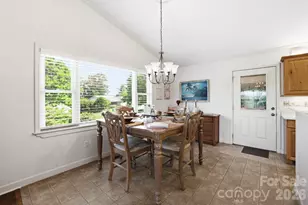 81 Chestnut Ln, Hendersonville, NC 28792 - Photo 18